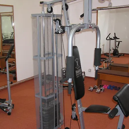 מלון Ski & Bike אזוגה